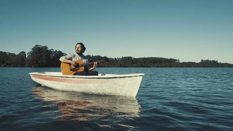 VÍDEO: Jorge Nando lança clipe gravado na Lagoa dos Esteves