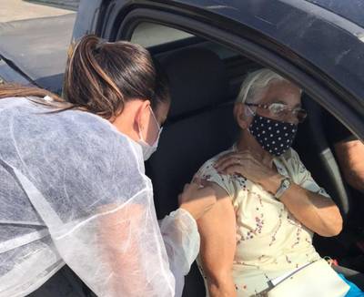 Idosos de 66 e 67 anos serão vacinados nesta terça-feira 