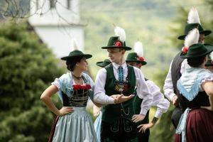 Grupo de dança folclórica alemã lança site com histórias e mostra fotográfica virtual
