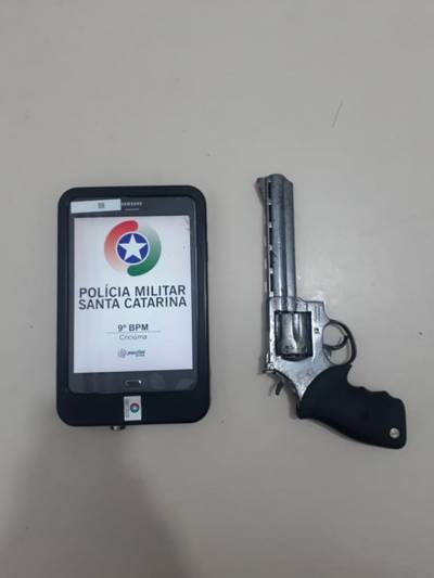 Homem é preso por posse ilegal de arma de fogo e porte ilegal de munição e acessório