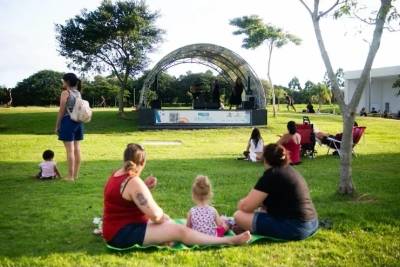 Apresentação teatral é a atração do Domingo no Parque