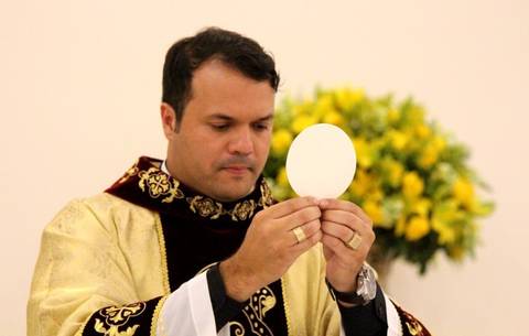 Padre Alessandro Campos reúne 15 mil fiéis e encerra atividades de inauguração