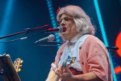 Banda Geriatricus se apresenta no Teatro Elias Angeloni em Criciúma
