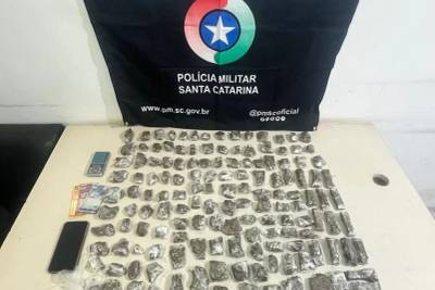 Jovem é preso após ser flagrado com dois quilos de maconha