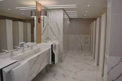Shopping Della inaugura sanitário família no primeiro andar