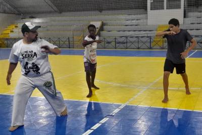 Nova oficina esportiva: aula inaugural de capoeira em Siderópolis
