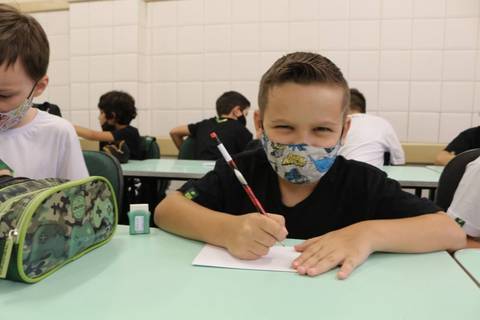 Dia de rever amigos, professores e começar o ano letivo no Colégio Satc 
