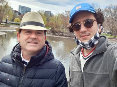 Longe de casa: Ronaldo e seu filho Ronald direto de Boston