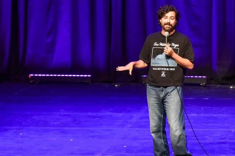 Fernando Pedrosa apresenta espetáculo neste fim de semana no Teatro Elias Angeloni