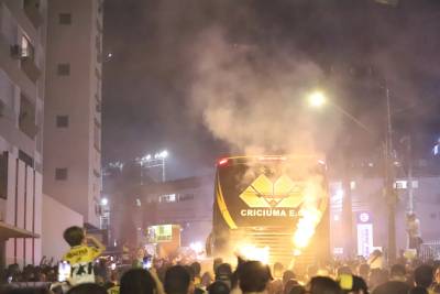 Torcida carvoeira se mobiliza para duelo contra o Juventude