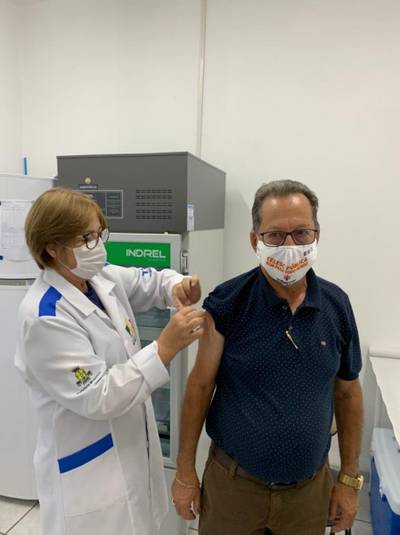 Prefeito de Maracajá é vacinado contra a Covid-19