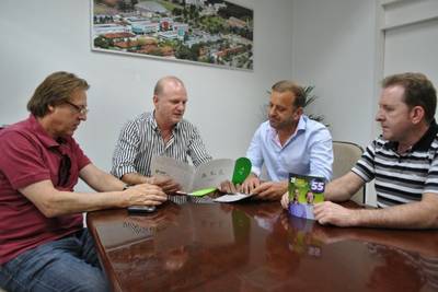 Zé Zanolli e Júlio Cechinel visitam reitor da Unesc
