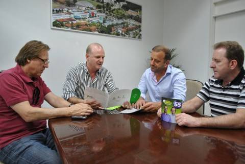 Zé Zanolli e Júlio Cechinel visitam reitor da Unesc