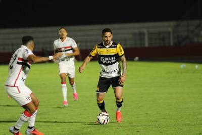Criciúma sofre empate no último lance e deixa vitória escapar diante do Botafogo-SP