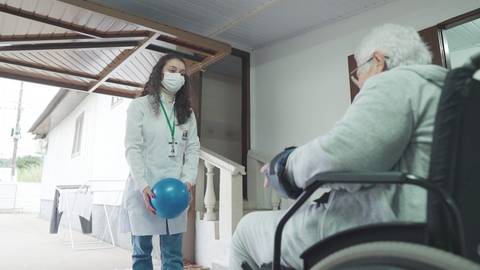 Prefeitura de Maracajá leva atendimento de fisioterapia domiciliar gratuito para população
