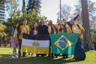 Padre e doze jovens da Diocese de Criciúma embarcam para Cracóvia 