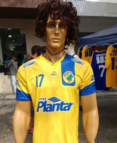 Com metas ousadas, AEC apresenta novas camisas