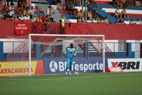 Barra se manifesta em apoio ao goleiro Caíque, vítima de racismo no jogo contra o Brusque