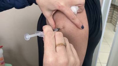 Içara volta a vacinar adolescentes na semana que vem