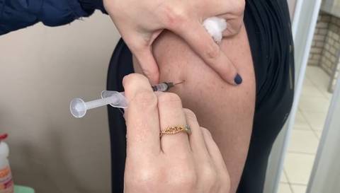 Içara volta a vacinar adolescentes na semana que vem