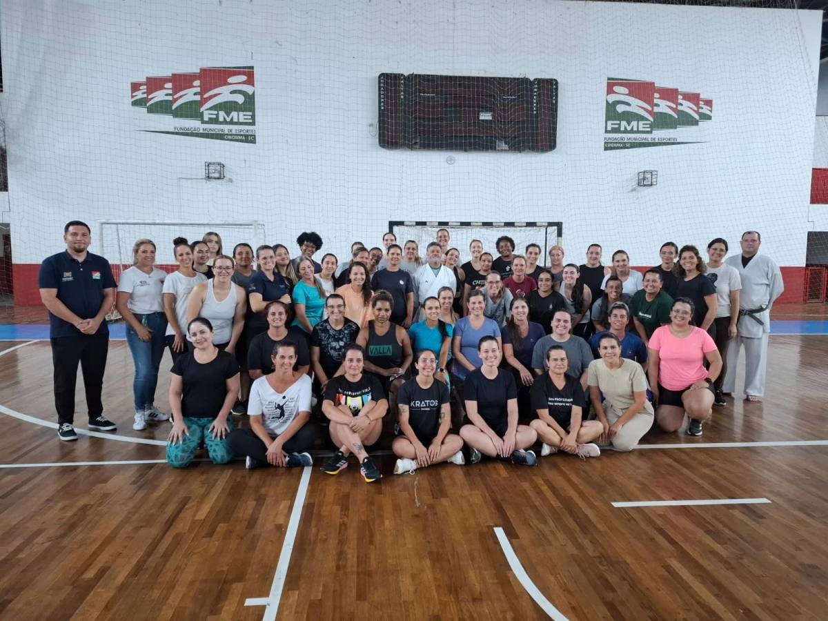 Curso de defesa pessoal ensina métodos de proteção para mulheres em Criciúma — foto 1