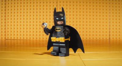 Sátira aos filmes de super-heróis, Lego Batman tem bela mensagem