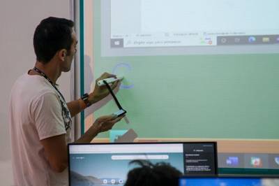 Estado investe R$ 8,57 milhões para instalar lousas digitais em 36 escolas