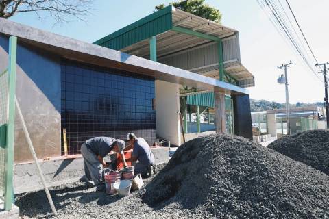 Criciúma: reforma da escola municipal Francisco Skrabski avança no bairro Brasília