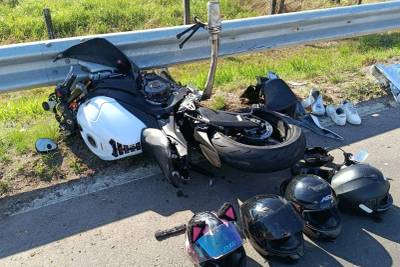 Colisão entre duas motocicletas deixa um morto e três feridos na BR-101