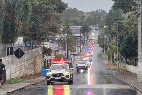 Vídeo: Carreata Azul da AMA é realizada em Criciúma