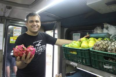 Direto do campo: micro-ônibus leva alimentos na porta do consumidor