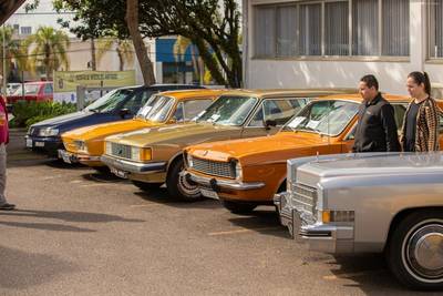 Forauto reúne apaixonados por carros antigos em Criciúma