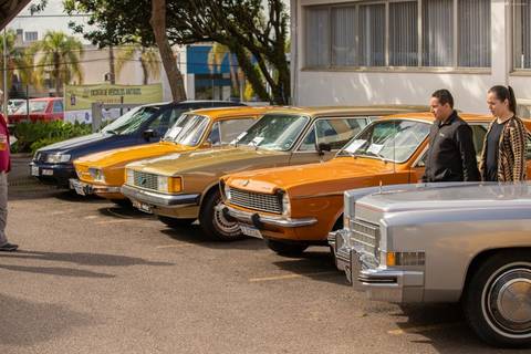 Forauto reúne apaixonados por carros antigos em Criciúma