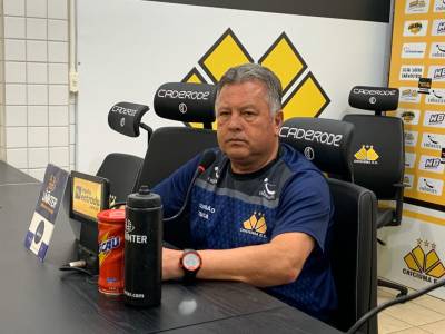 Técnico Roberto Cavalo tem problemas para montar o time titular