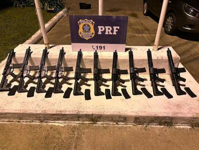 Vídeos: PRF apreende 10 fuzis escondidos no tanque e lataria de carro na BR-280 em Mafra