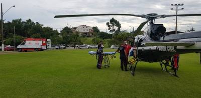 Equipes do Saer e Sarasul transportam paciente de Praia Grande para Criciúma