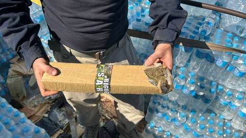 Santa Catarina: PRF apreende toneladas de maconha em carreta com donativos para o RS