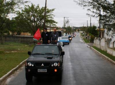 Jairo e Naelti fazem carreata e bandeiraço no Rincão
