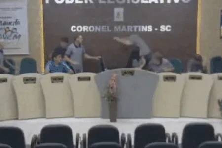 Pelo Estado 30/10: Vereadores catarinenses viram manchete nacional