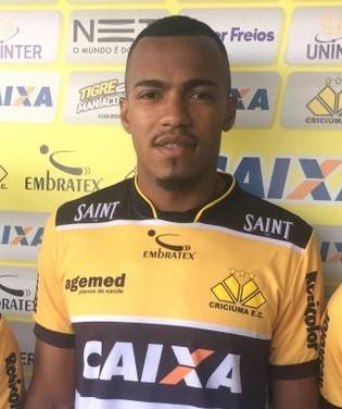 Com dupla lesionada, Marlon Freitas vive a expectativa de ser titular