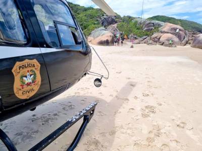 Sarasul resgata vítima que se feriu em trilha na Guarda do Embaú