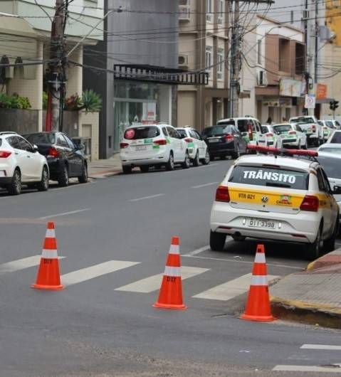 Criciúma: avenida Getúlio Vargas é fechada para transporte de urnas eletrônicas