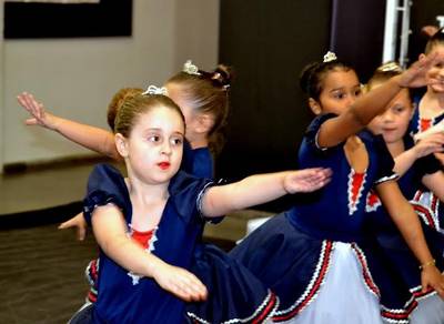 Pequenas bailarinas encantam no Quintas Culturais da Universidade