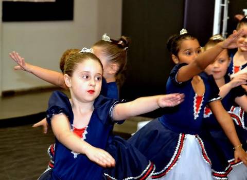 Pequenas bailarinas encantam no Quintas Culturais da Universidade