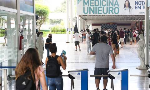 Notas do Enem podem ser usadas no Brasil e no exterior