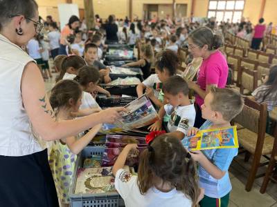 Departamento de Educação de Maracajá distribui mais de 1,2 mil livros em Mostra Pedagógica