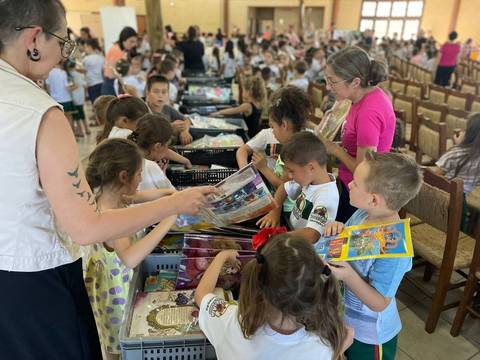 Departamento de Educação de Maracajá distribui mais de 1,2 mil livros em Mostra Pedagógica