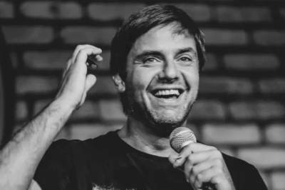 Criciúma recebe show de stand-up do humorista Fábio Rabin