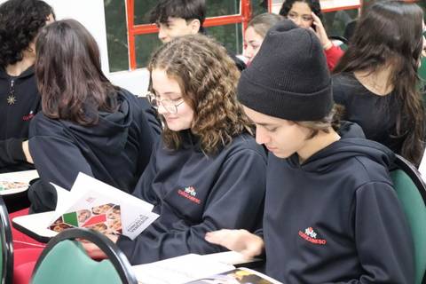 Alunos do Colégio Unesc conhecem a Cartilha 'A Função do Vereador'