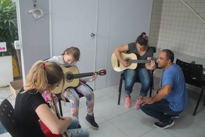 Rincão proporciona aulas de violão gratuitas